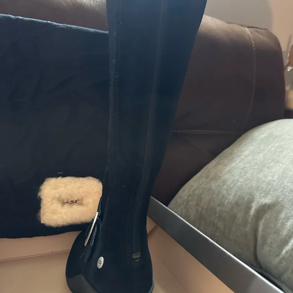 UGG TALL WEDGE BOOT - WITH BOX & BAG - Picture 2 of 6